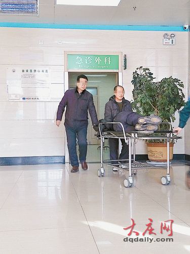 大庆一男子排便用力过猛造成肾错位