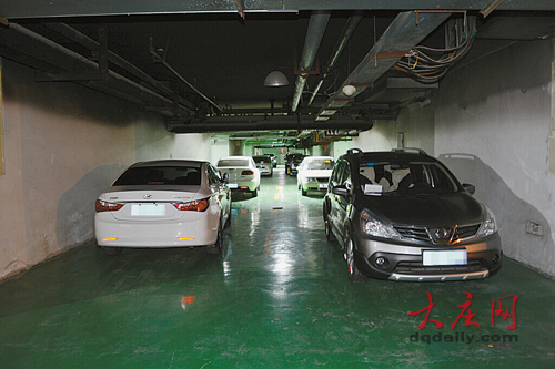 大庆私家车主私自“升级”门禁卡　占用地下车库安全通道