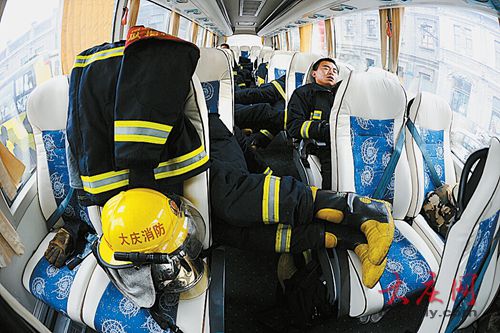 大庆消防紧急驰援哈尔滨火灾 兄弟让我们并肩