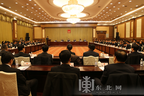 省十二届人大四次会议主席团28日下午举行第二次会议