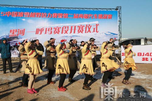 两极冰雪挑战赛赛事过半 参赛车辆和车手抵达呼玛