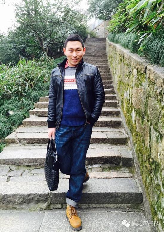 黑龙江大学90后男神导员 晒学生作品火爆朋友圈(图)