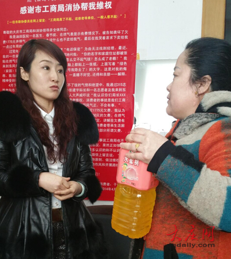 康师傅水蜜桃饮料惊现不明沉淀物 商家称不知其因（图）