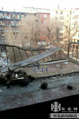 哈尔滨七政街居民家发生燃气爆炸 两男一女不