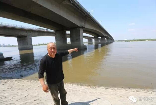 20岁连衣裙女子因家庭纠纷跳下松花江大桥
