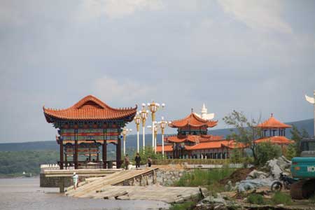 中国游客即将踏上黑瞎子岛