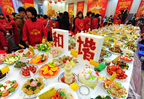 武汉：“万家宴”盛情庆小年