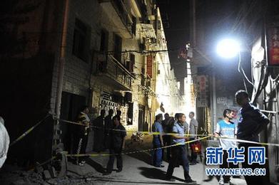 武汉一在建五层楼垮塌 已知7人受伤（图）