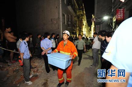 武汉一在建五层楼垮塌 已知7人受伤（图）