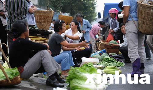 土家苗寨：“赶乡场”的妇女剪影