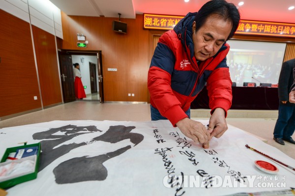 武汉工程科技学院举办书法篆刻作品展
