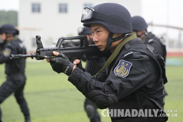 国家级反恐突击力量 武汉特警“猛士突击队”命名