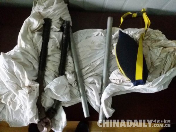 工地宿舍盗窃被发现 惯偷逃跑时摔断双脚被擒