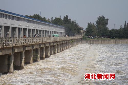 汉江防汛形势趋缓 湖北关闭杜家台分洪闸(图)