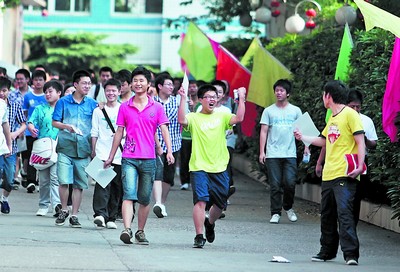 高校掐尖战提前一年打响 多数高职院校吃不