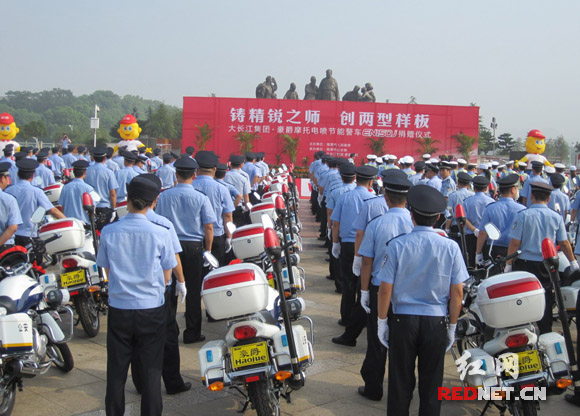 精锐之师如虎添翼!100辆豪爵警用摩托捐赠湘潭