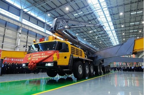 世界最长臂架泵车三一重工成功下线