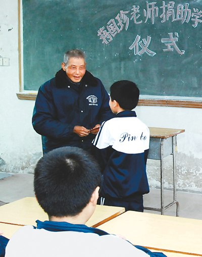 蒋国珍:资助学生两万人(图)