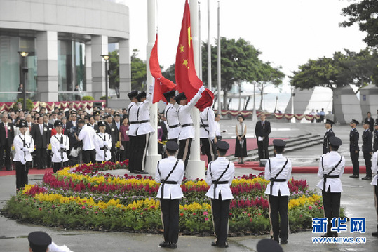 香港举行升旗仪式庆祝回归祖国14周年