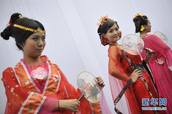 佳人丽影展芳华