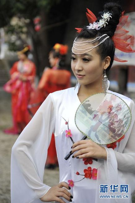 佳人丽影展芳华