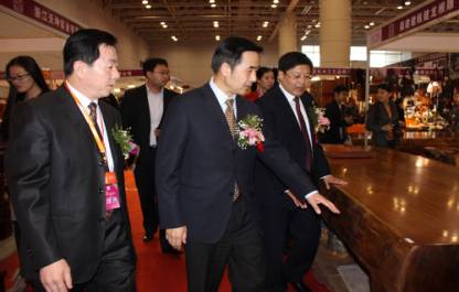 第六届民博会隆重开幕九国工艺精品登台亮相