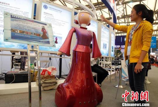 智能服务机器人亮相2011中国国际工业博览会