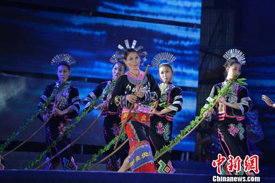 海南黎族苗族传统节日“三月三”拉开帷幕