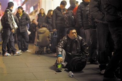苹果iPhone 4S中国内地今日正式开卖