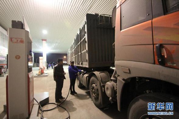发改委宣布3月20日零时起上调汽柴油价格