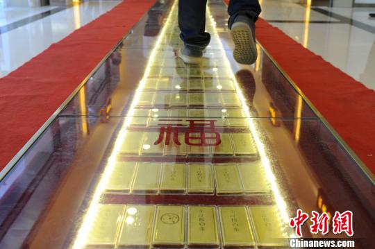 金价大跌后现企稳迹象 业内预测仍有下跌空间