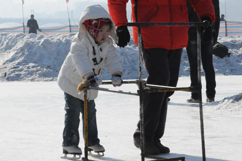 全民健身——长春市民享受初春冰上时光