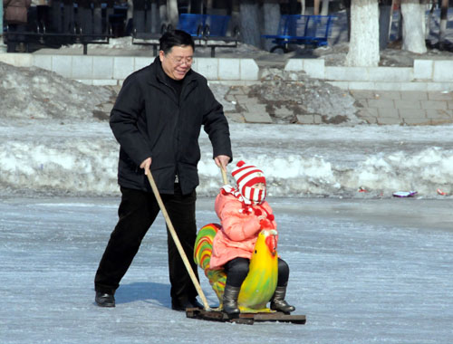 全民健身——长春市民享受初春冰上时光