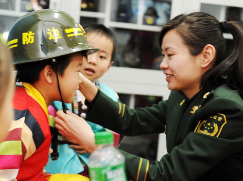 吉林图们:游戏中体验交通安全(图)