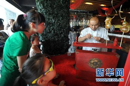 民间艺人端午秀绝活