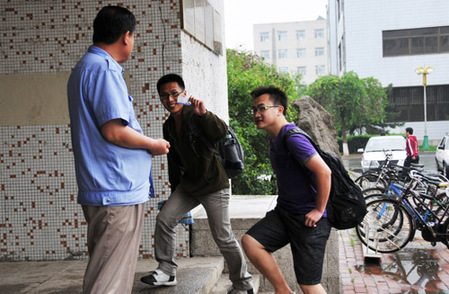 吉林大学“看门大爷”走红网络