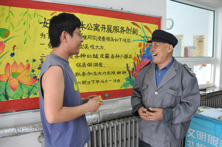 吉林大学“看门大爷”走红网络