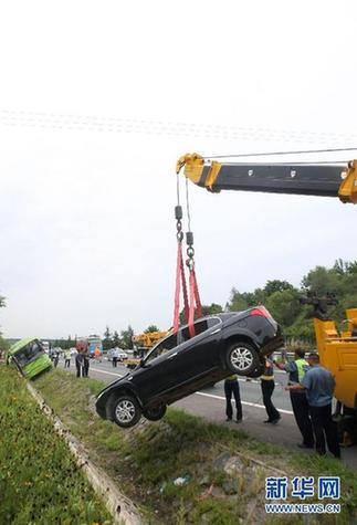 台湾一旅游团在吉林发生车祸 造成台湾游客4死14伤