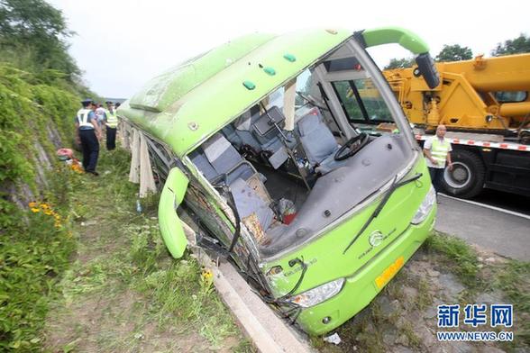 台湾一旅游团在吉林发生车祸 造成台湾游客4死14伤