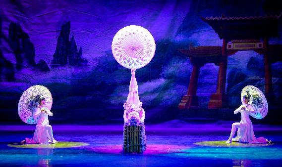 杂技童话剧《胡桃夹子》在长春上演