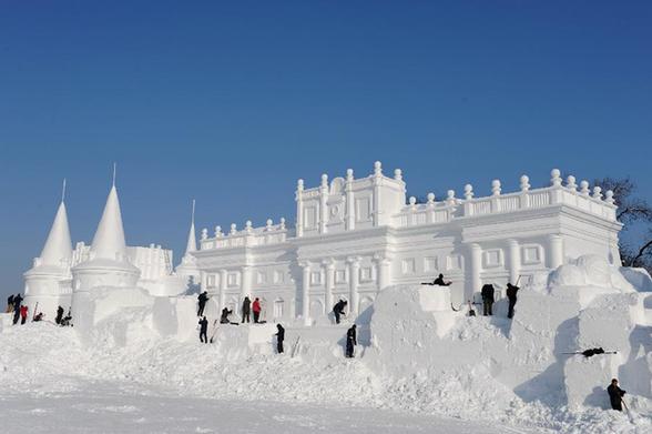 吉林长春:壮观雪雕扮靓冬日美景