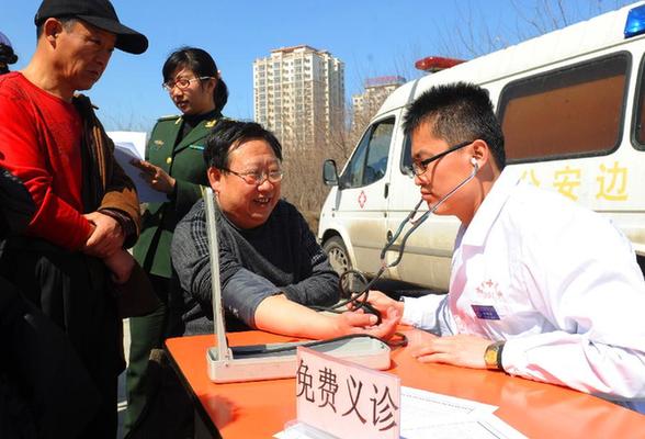 长春：爱心义诊进社区