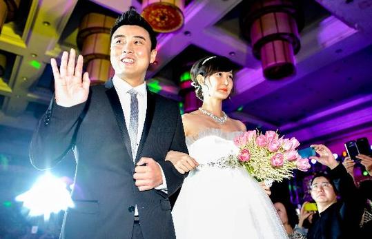 王皓与闫博雅举行婚礼