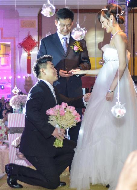 王皓与闫博雅举行婚礼