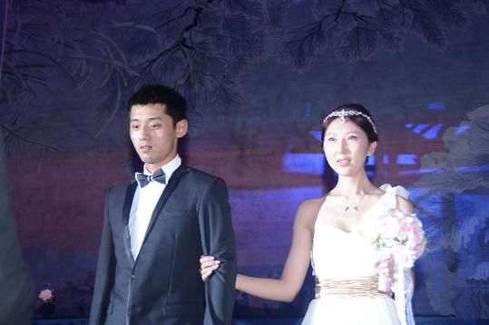 王皓与闫博雅举行婚礼