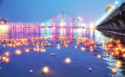 第三届吉林市河灯文化节 河灯点亮江城夜