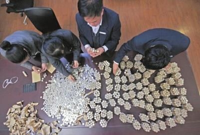 长春男子欲存5万元硬币 遭多家银行拒收