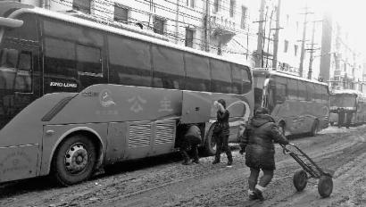 长春客运“站外发车”安检保障存隐患 行李无人检查