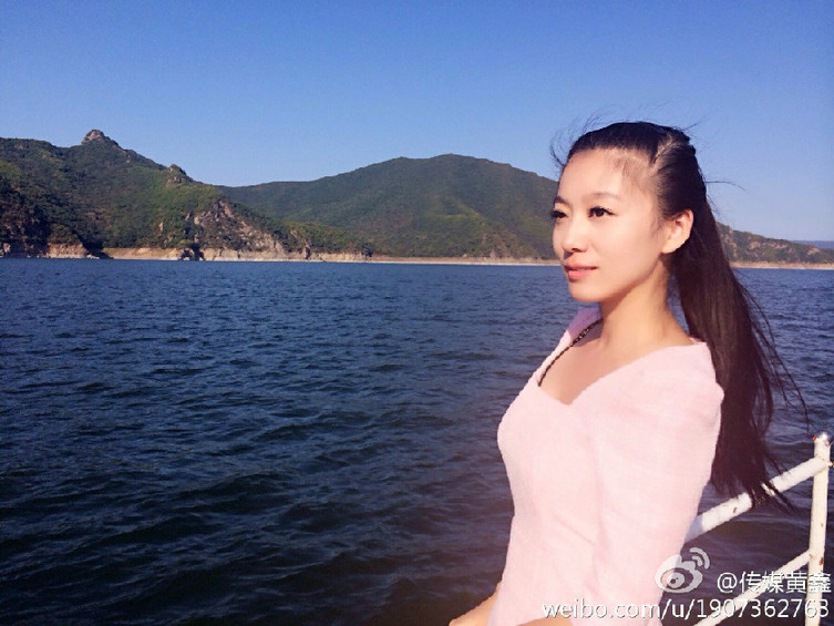 吉林师大美女教师拄拐上课走红 被赞最美“女腰”