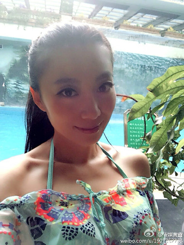 吉林师大美女教师拄拐上课走红 被赞最美“女腰”